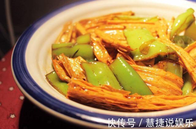 玉米炒木耳，营养美味，上桌就抢吃一碗米饭都不够！