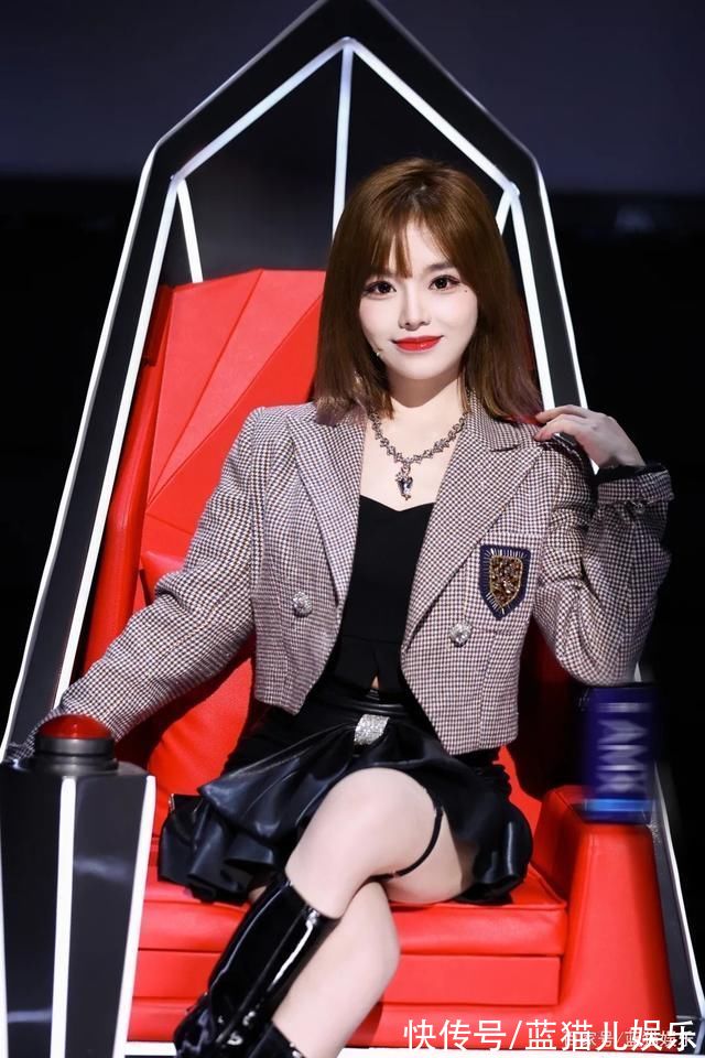 吳莫愁|好聲音助教服裝該管管了!張碧晨晃眼，吳莫愁浮夸，只有她較穩(wěn)重