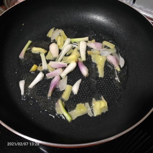 爆炒红螺片，口感柔韧，鲜美下饭