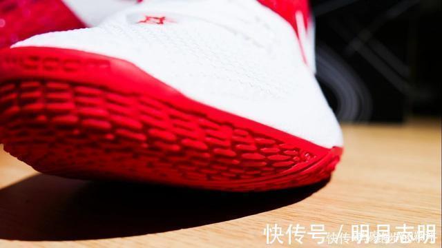 前后掌|600块前后掌双气垫！Nike再次诠释团队款比签名鞋好