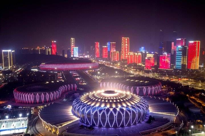 济南|新年第一天，泉城济南东部夜景红红火火霓虹闪烁，好一个开门红