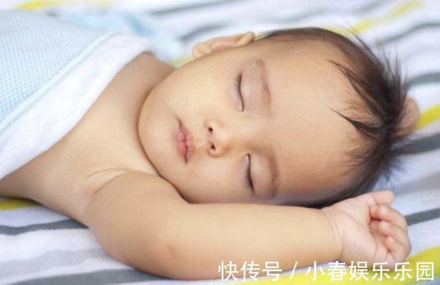 家长|心理学家:孩子常用这“姿势”睡觉,暗示内心很孤单,家长别忽视