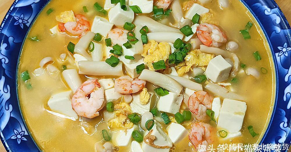 孩子|海鲜菇和豆腐一起做来吃，10分钟上桌，汤鲜味好，给孩子吃不错