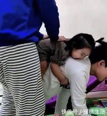 哥哥|宝妈出门办事，让哥哥带一会妹妹，回家看到的一幕感动不已