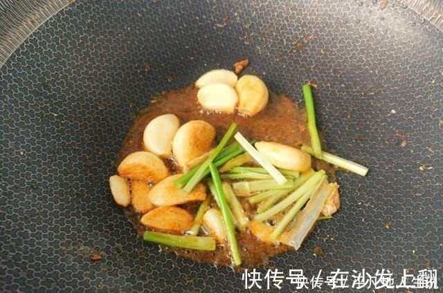 带鱼好吃有窍门,记住这3点,鱼肉鲜嫩无腥味,不松散不油腻
