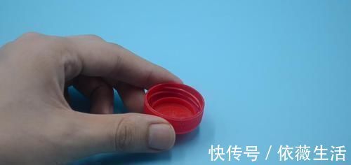 钥匙|出门总是忘记带钥匙,只需一个塑料瓶盖,轻松解决大烦恼,学学吧