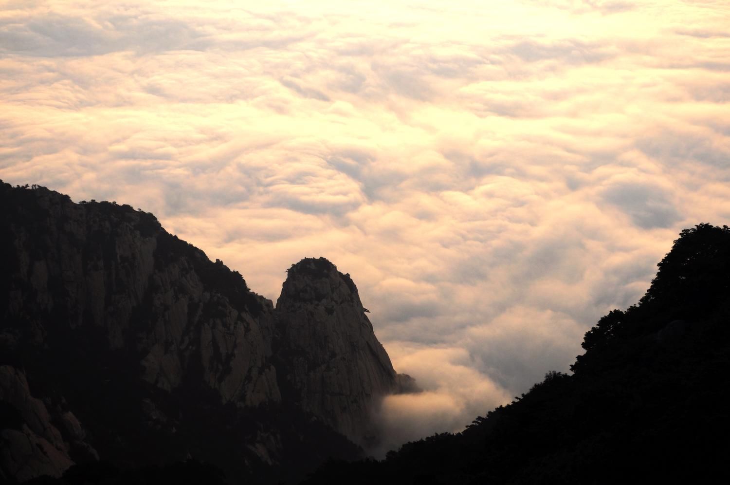 山东|#点亮你心中的光#五岳之首-山东泰山