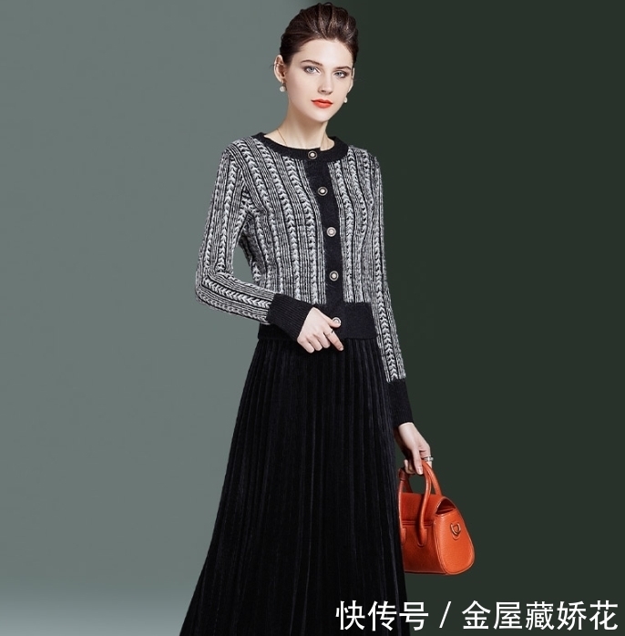 女人过了40岁就别再穿打底衫了,这样的毛衣裙才适合你,够洋气