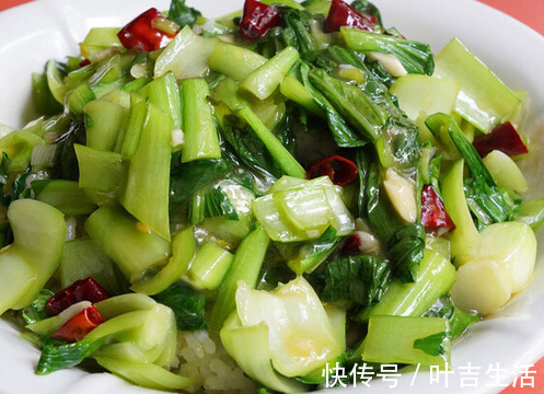 青菜|为啥饭店里的炒青菜那么好吃大厨教你2个妙招，炒出来又香又脆