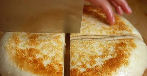 家常千层饼做法，一层层撕着吃，蓬松暄软好消化，新手也能做成功