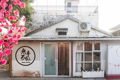 找个民宿在海边享受二人世界