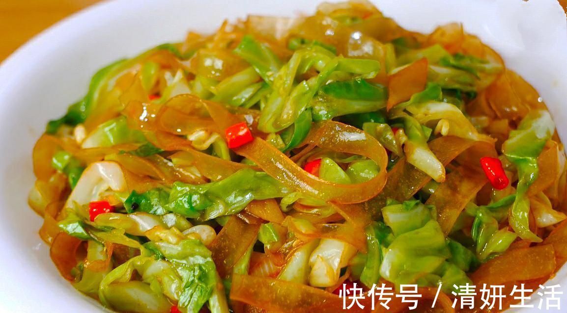 炒包菜，切记不要直接下锅炒！很多人一直做错了，难怪出锅不好吃