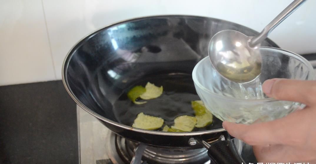 橘子皮加白醋太厉害了, 很多人都不知道有啥用, 看完你会感谢我的