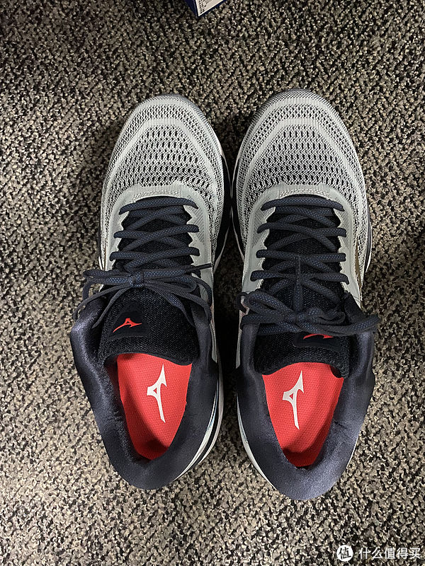 美津浓男士w优缺点明显的跑鞋——美津浓男士WAVE SKY 4缓震慢跑鞋