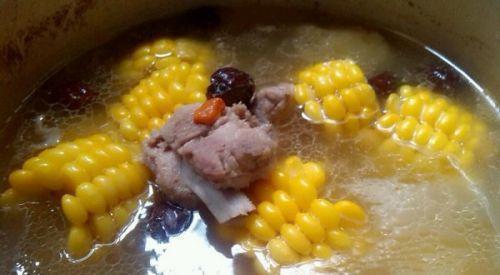 秋天干燥，要给家人多喝这3种汤，清甜滋补，孩子都很喜欢喝