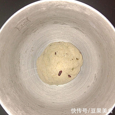 第一次尝试无油无糖全麦欧包，没想到这么好吃