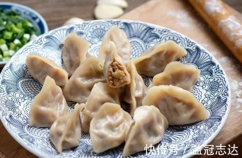 调饺子馅时，记得多加2种水，很多人不懂，难怪饺子不鲜也不香