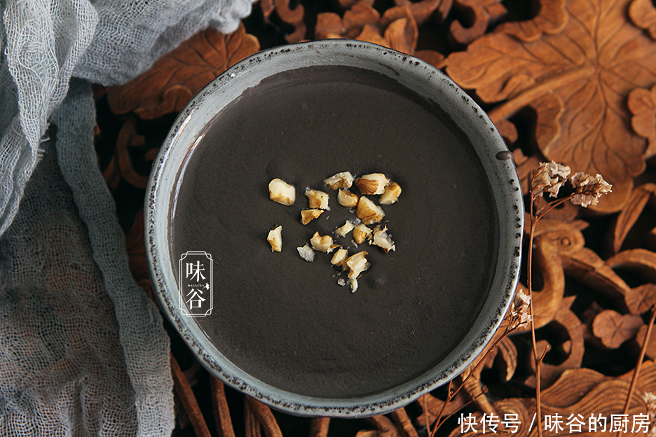 黑米黑豆黑|入冬后,早餐给家人喝此米糊,每天一杯,营养易吸收,养出好身体