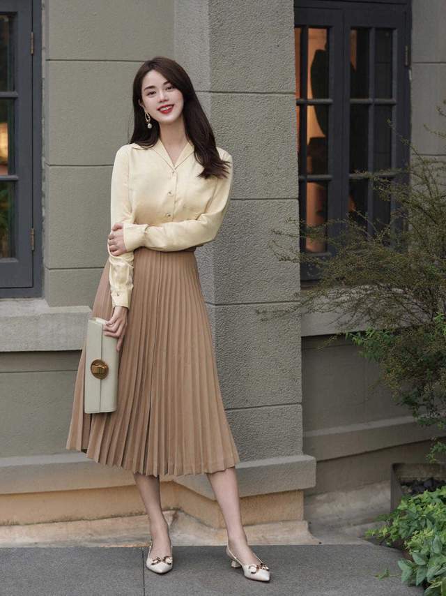 少女气质|2、30岁如何穿出高级的优雅感?衬衫配半身裙,少女气质感十足