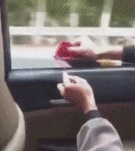 |搞笑GIF:温馨提示:朋友结婚放鞭炮千万别再这样了