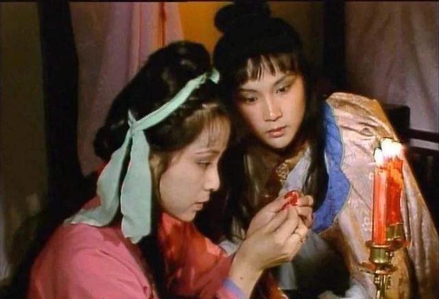 晴雯&荣国府丫鬟上百,贾母为何单相中了晴雯一人?麝月看得最通透明白