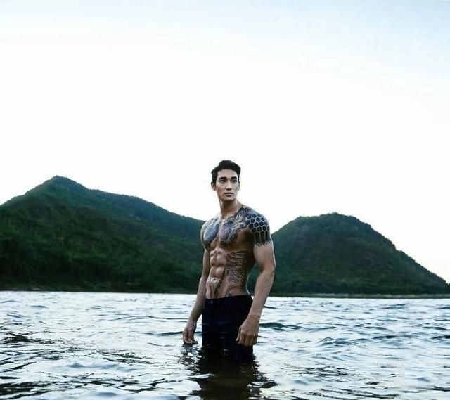 自律|“帅和尚”露大肌肉迷倒无数妹子，网友：和尚界的王力宏