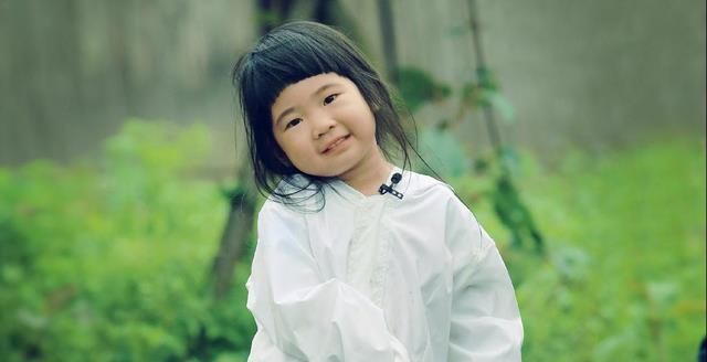 黄磊|有种逆袭叫曹格女儿，曾被吐槽像蜡笔小新，褪去婴儿肥后却很漂亮