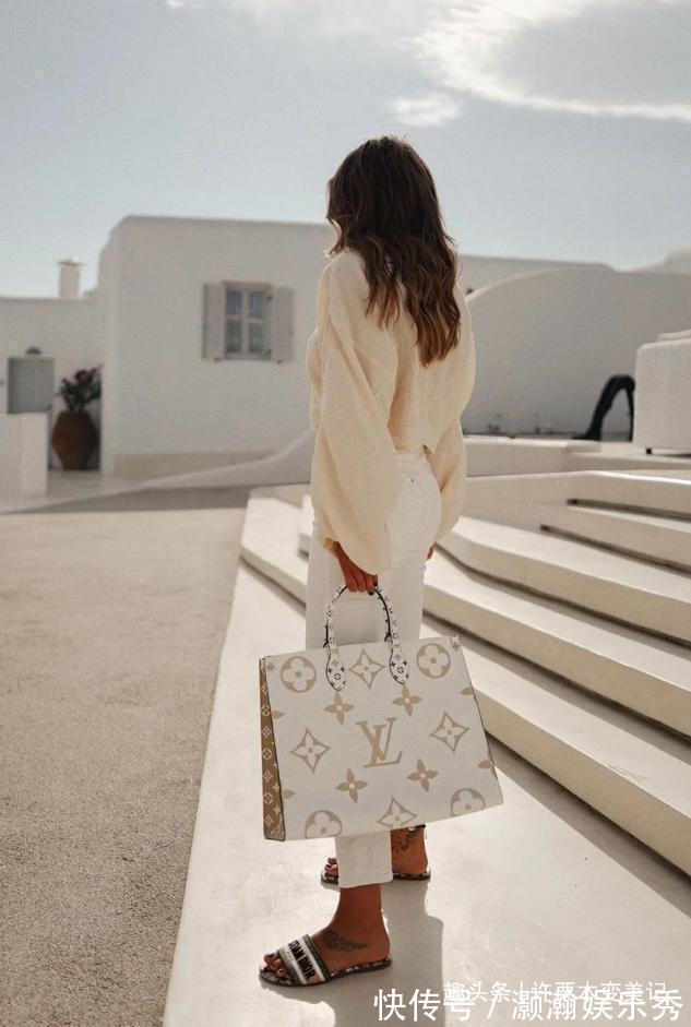 包型 女人过了40岁,这3种“包包”万万不要背,不时髦还“掉价”!