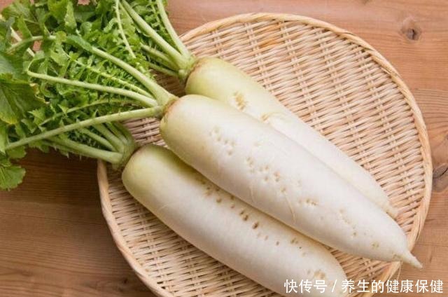 腌萝卜时,盐和糖哪个先放有人做错了,难怪萝卜难吃,一点不脆!