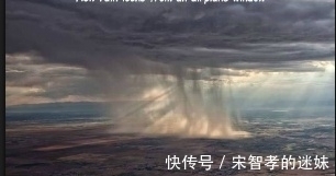 |搞笑GIF:原来摩托车的前面凸起完美配合了大姐的身材