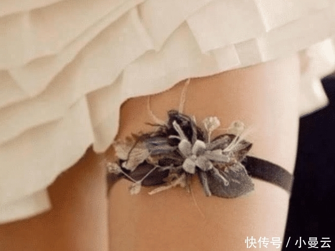 直男:女孩子腿上绑的带子是干什么用的?