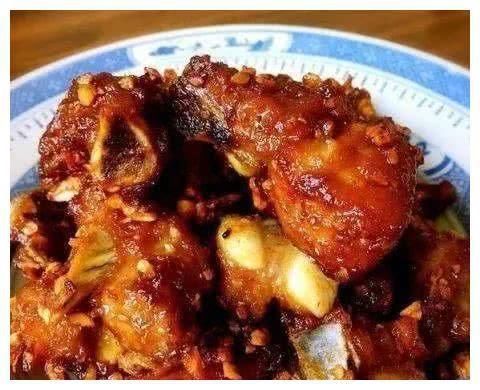  美食优选：清炒茄丝，腊肉炒花菜，蒜香排骨，鸡丁米线的做法