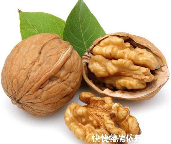 骨盆|女性清晨上厕所时,若有3个表现,值得高兴,你的子宫还很健康