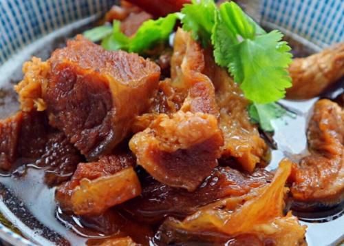 分享一款家人爱吃的红焖肉食，软烂鲜香，营养美味，解馋的家常菜