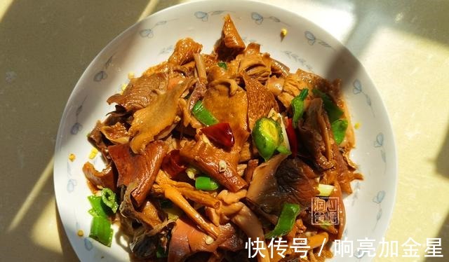 农村岳父寄来一大袋菌菇干,炒了一盘晒朋友圈火了,电话响个不停!