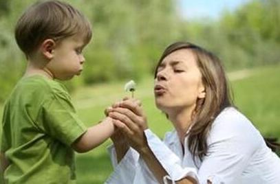 哭泣|11岁女孩是4个孩子的“妈”,经常一个人无故哭泣:我只是孩子