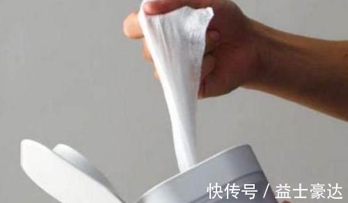 怒斥|宝宝拉臭臭,用水洗还是纸巾擦?新手妈妈这样做,医生怒斥无知!