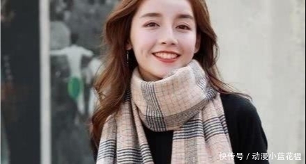 冬天|围巾在精不在多，认准这3种“经典色”就够了，搭大衣显白又高级