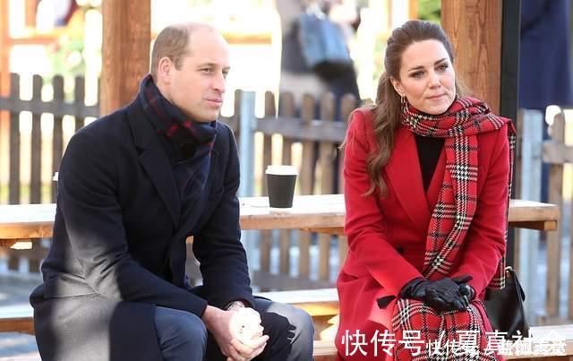 威廉|凯特总算让人眼前一亮!穿中国红大衣示范圣诞穿搭,换了发型超美