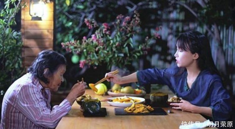 李子柒做“炸牛奶”能吃?看清无滤镜下食物,难怪奶奶一口不吃!