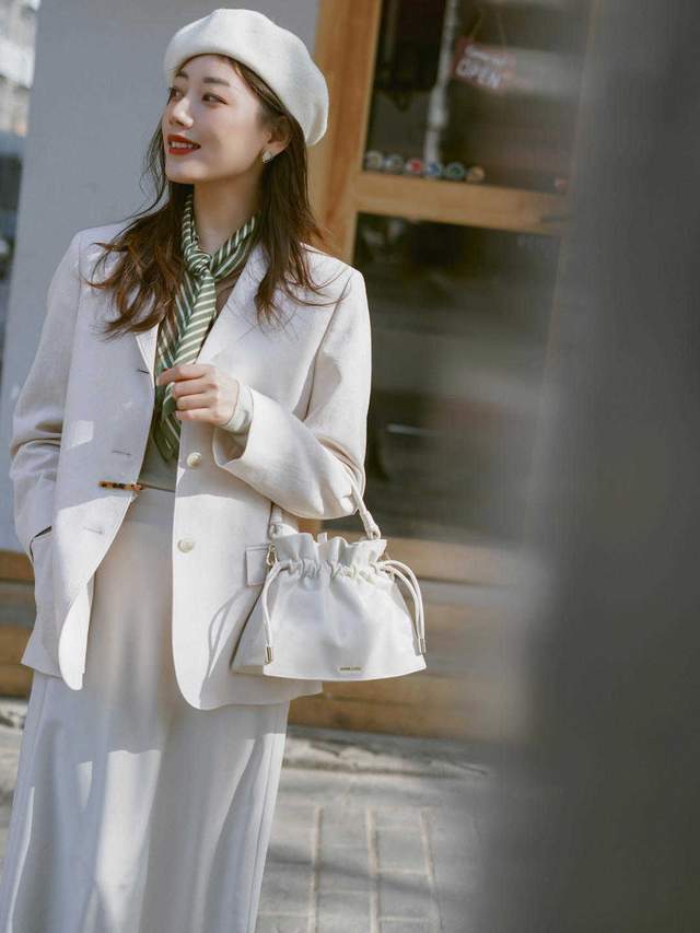 即视感|西服里面穿什么?建议学这4套搭配方法,随便一穿都很高级又好看