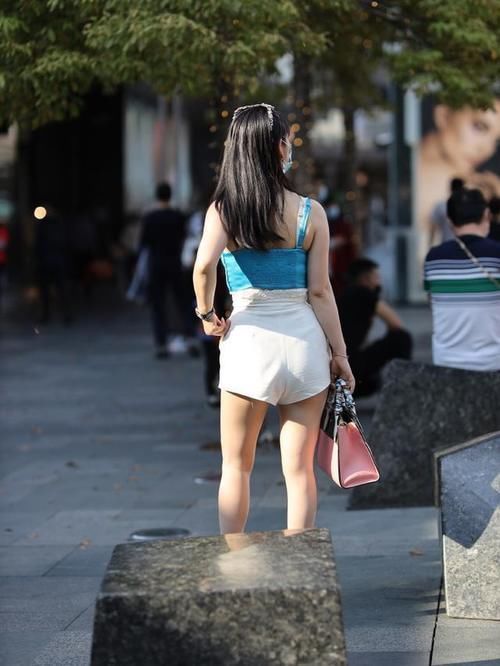 吊带装 微胖女生的吊带装,隐藏“小心机”,轻松塑造时尚达人形象!