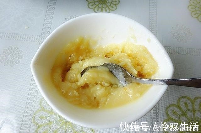 这是我最常做的主食,和面不用饧,半小时就上桌,又香又软