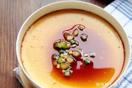 蒸鸡蛋羹,想要嫩滑无蜂窝有技巧掌握1点,蛋羹嫩滑如果冻!