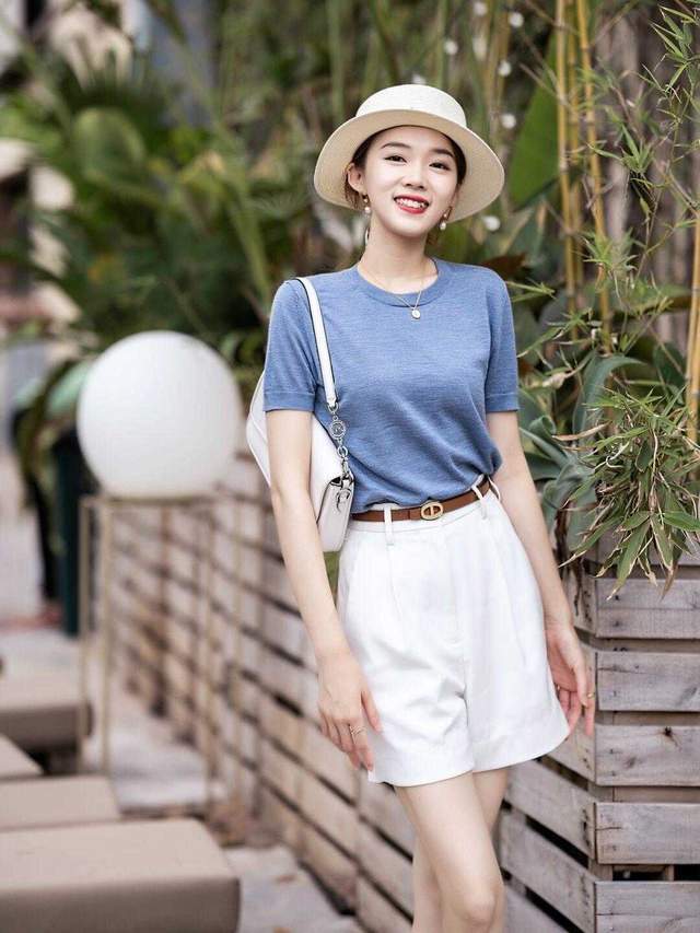 紧身裤|不挑年龄的“红色”T恤,搭配牛仔裤简约又通勤,可甜可咸