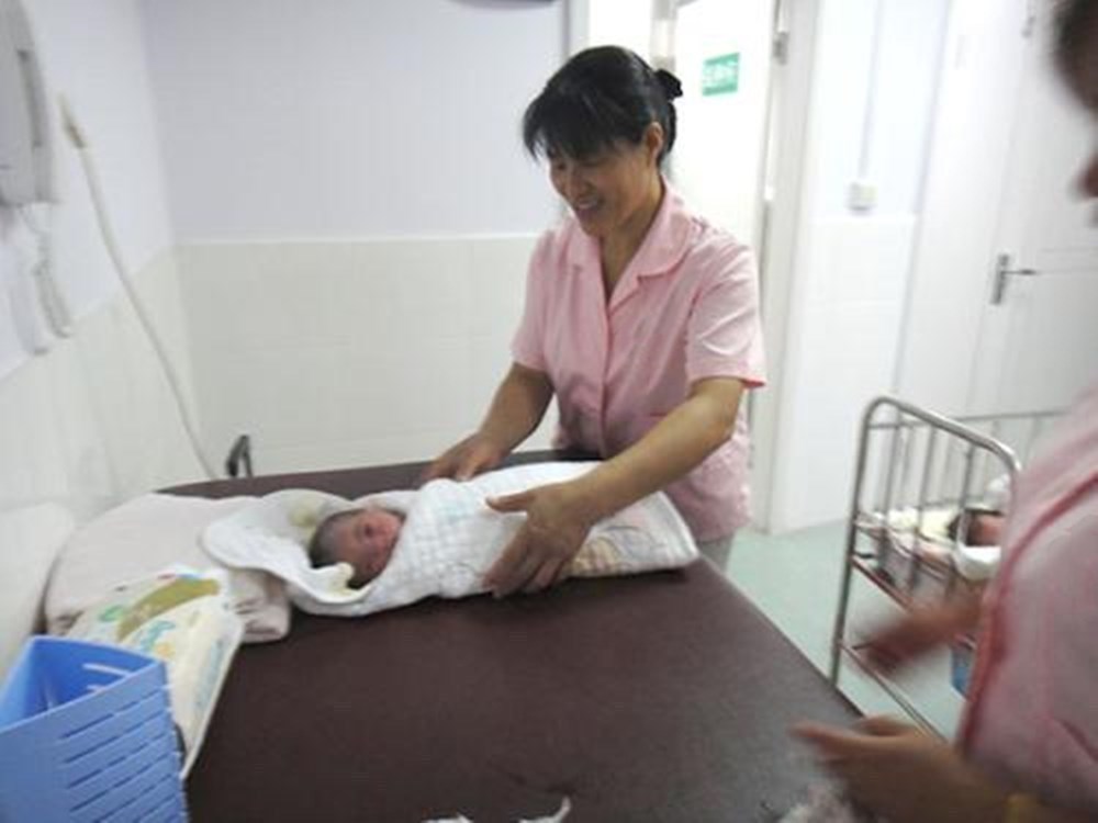 睡眠质量|新生儿没满百天,宝妈学会在3件事上“偷懒”,孩子发育好身体棒