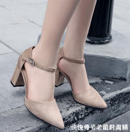 高跟鞋 一双裸色高跟鞋,穿了好像没穿,更显性感美腿!