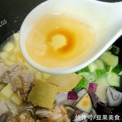 鲜香下饭的懒人版 *咖喱土豆排骨焖饭，你喜欢吗？