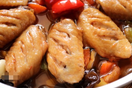 不用去饭店,三汁焖锅在家就能做,一大锅不到30元就让家人吃到撑