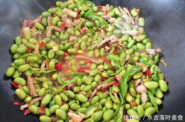 二人|母子二人现做午餐,20分钟做了2菜一汤,好吃又营养,一顿全吃光